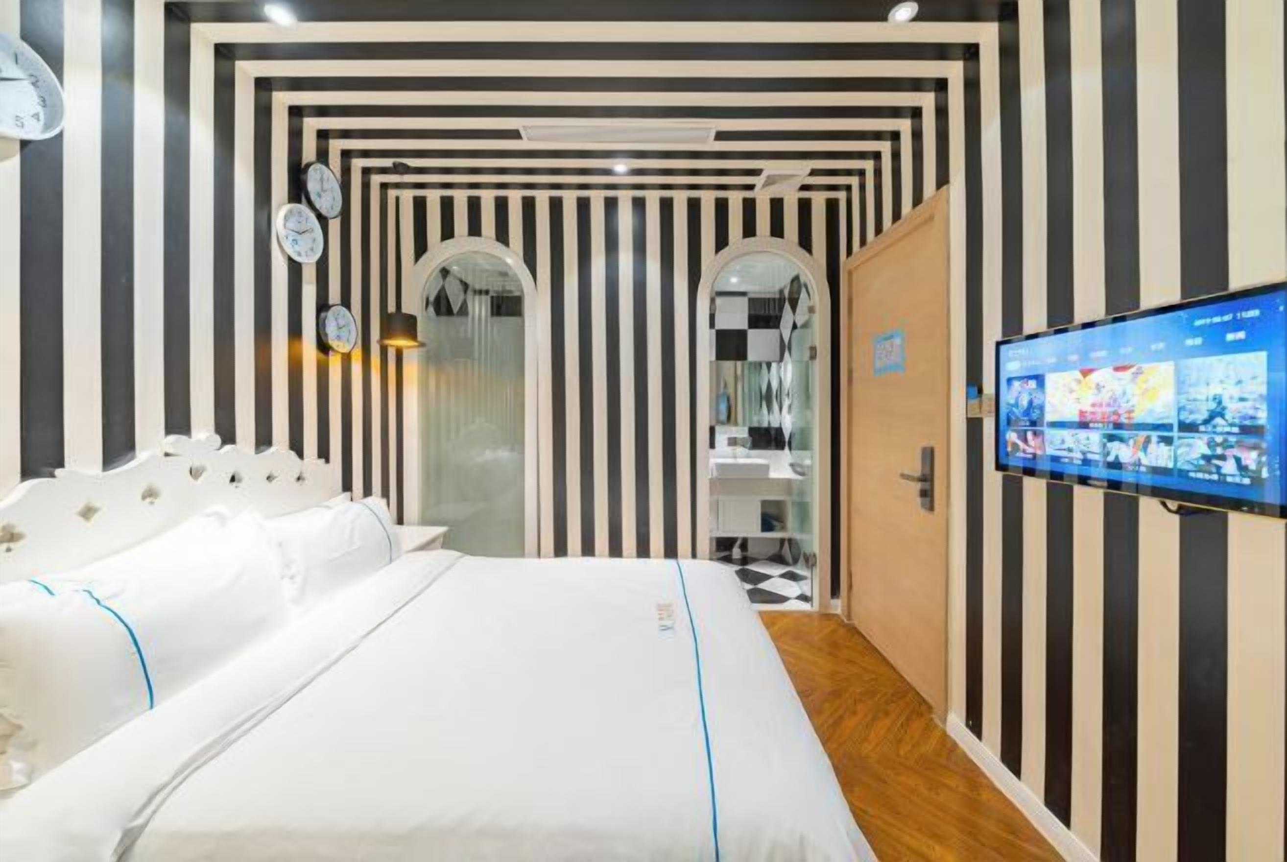 In-room safe, desk, blackout drapes, soundproofing