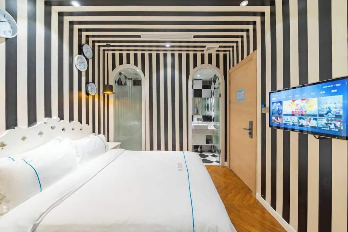 In-room safe, desk, blackout drapes, soundproofing