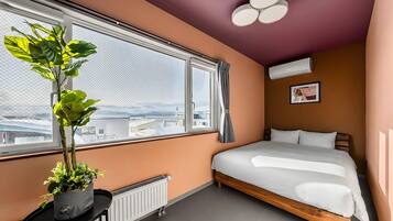 Laptop workspace, iron/ironing board, free WiFi