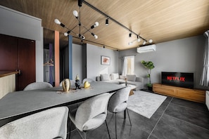 In-room dining - ASTAGE VILLA KAMIFURANO (Kamifurano)