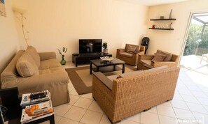 Living area - Villa in Vias With Private Pool & Garden (Vias)
