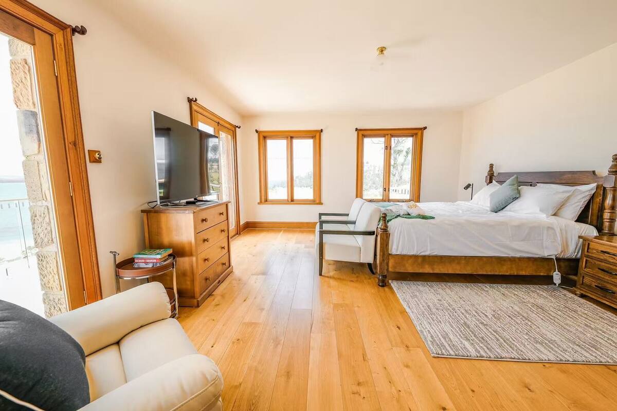 Deluxe Townhome, Beach View | Iron/ironing board, free WiFi