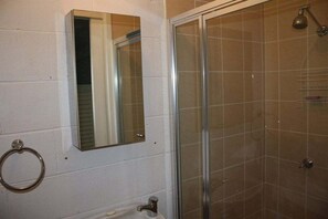 Bathroom - Hove Too ~ Only a short walk to beautiful beaches (Cunjurong Point)