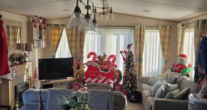 Beautiful 3 Bedroom Indulgent Mini Lodge