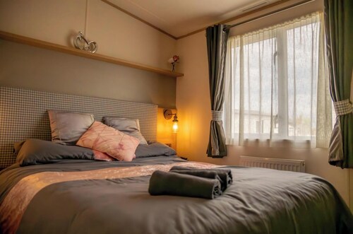 Beautiful 3 Bedroom Indulgent Mini Lodge