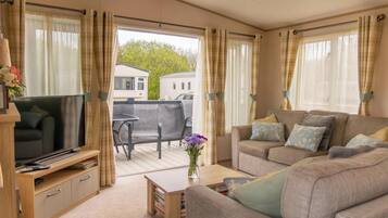 Loft, 3 Bedrooms | Living room | Books