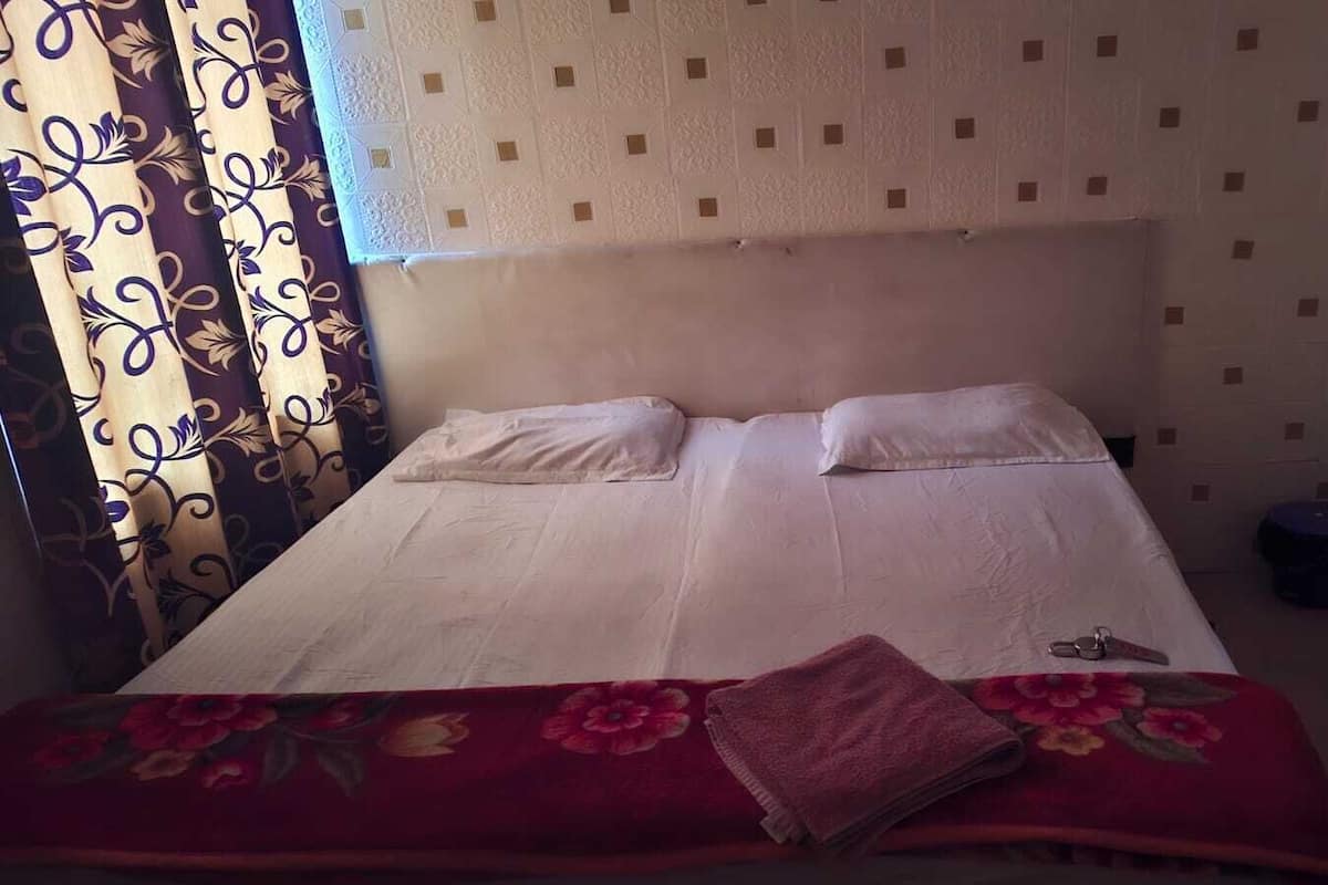 Standard Room | Rollaway beds, free WiFi, bed sheets