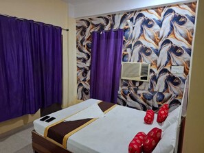 Deluxe Room | Rollaway beds, free WiFi, bed sheets - Happy Guest House (Patna)