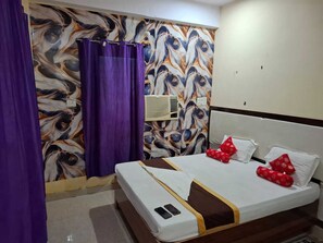 Deluxe Room | Rollaway beds, free WiFi, bed sheets - Happy Guest House (Danapur)