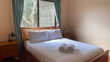 3 bedrooms, bed sheets