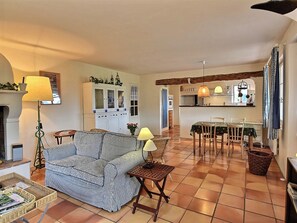 TV - Provencal villa with private pool, wide views (Salernes)