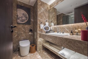 Family Twin Room, City View | Bathroom - Shanghai Lanshu International Hotel (Shanghai)