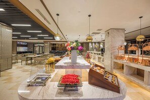 Breakfast, lunch, dinner served; Chinese cuisine  - Shanghai Lanshu International Hotel (Shanghai)