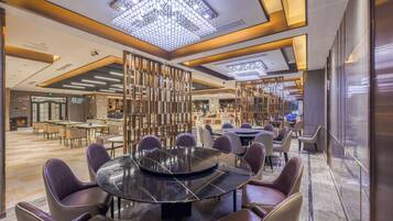 Breakfast, lunch, dinner served; Chinese cuisine