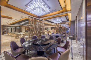 Breakfast, lunch, dinner served; Chinese cuisine  - Shanghai Lanshu International Hotel (Shanghai)