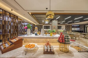 Aperto a colazione, pranzo e cena, cucina cinese 