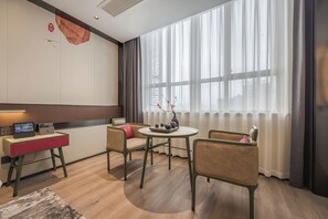 Economy Double Room, City View | Interior - Shanghai Lanshu International Hotel (Shanghai)