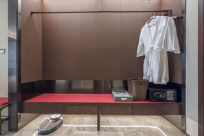 Economy Double Room, City View | Interior - Shanghai Lanshu International Hotel (Shanghai)