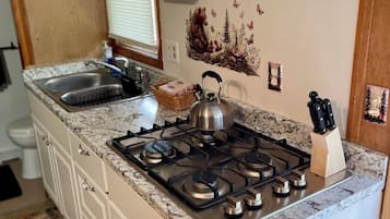 Fridge, microwave, stovetop, cookware/dishes/utensils