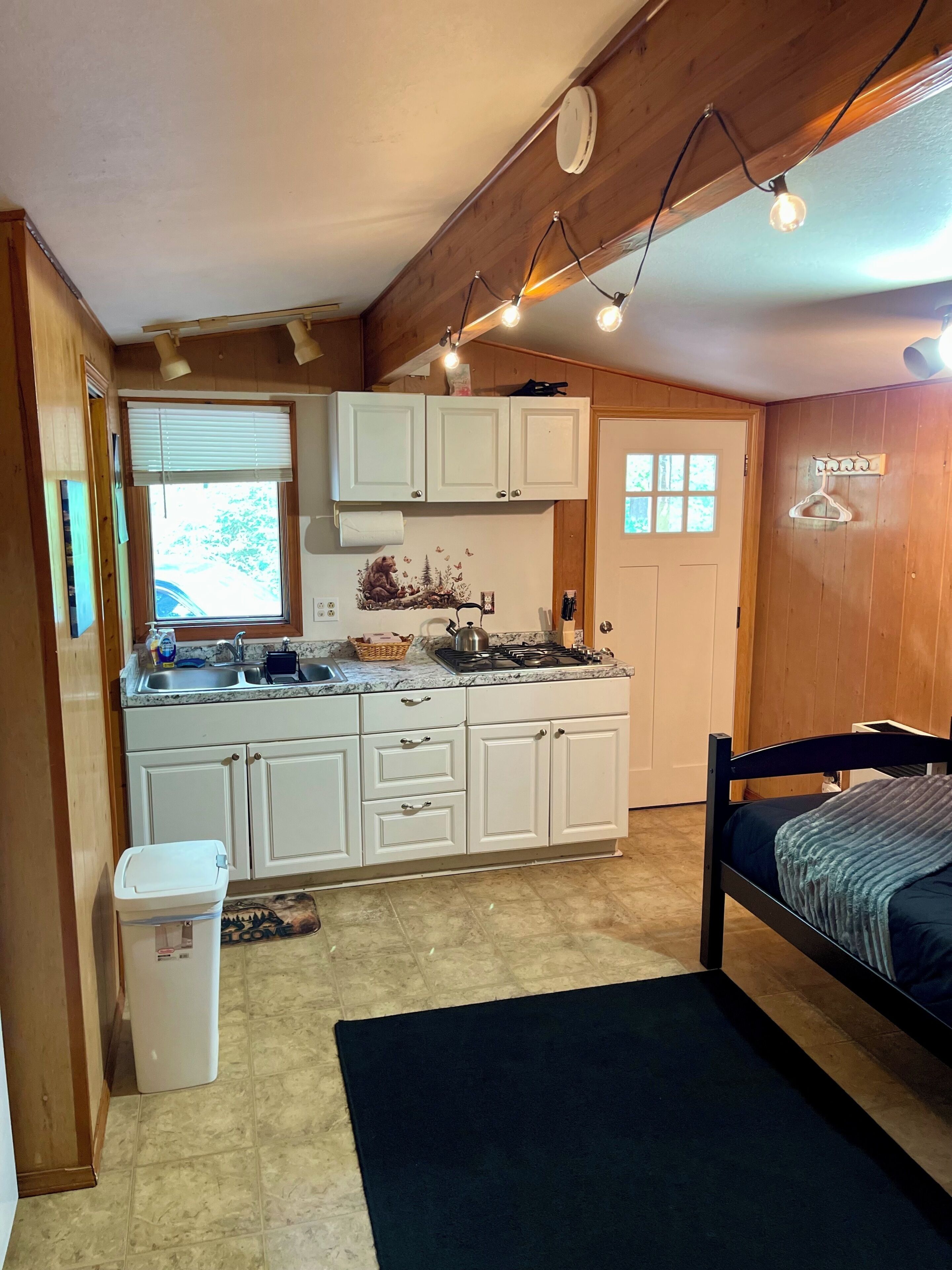 Fridge, microwave, stovetop, cookware/dishes/utensils