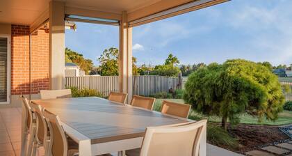 Golf Course Retreat – 4BR Family Home with Stunning Views