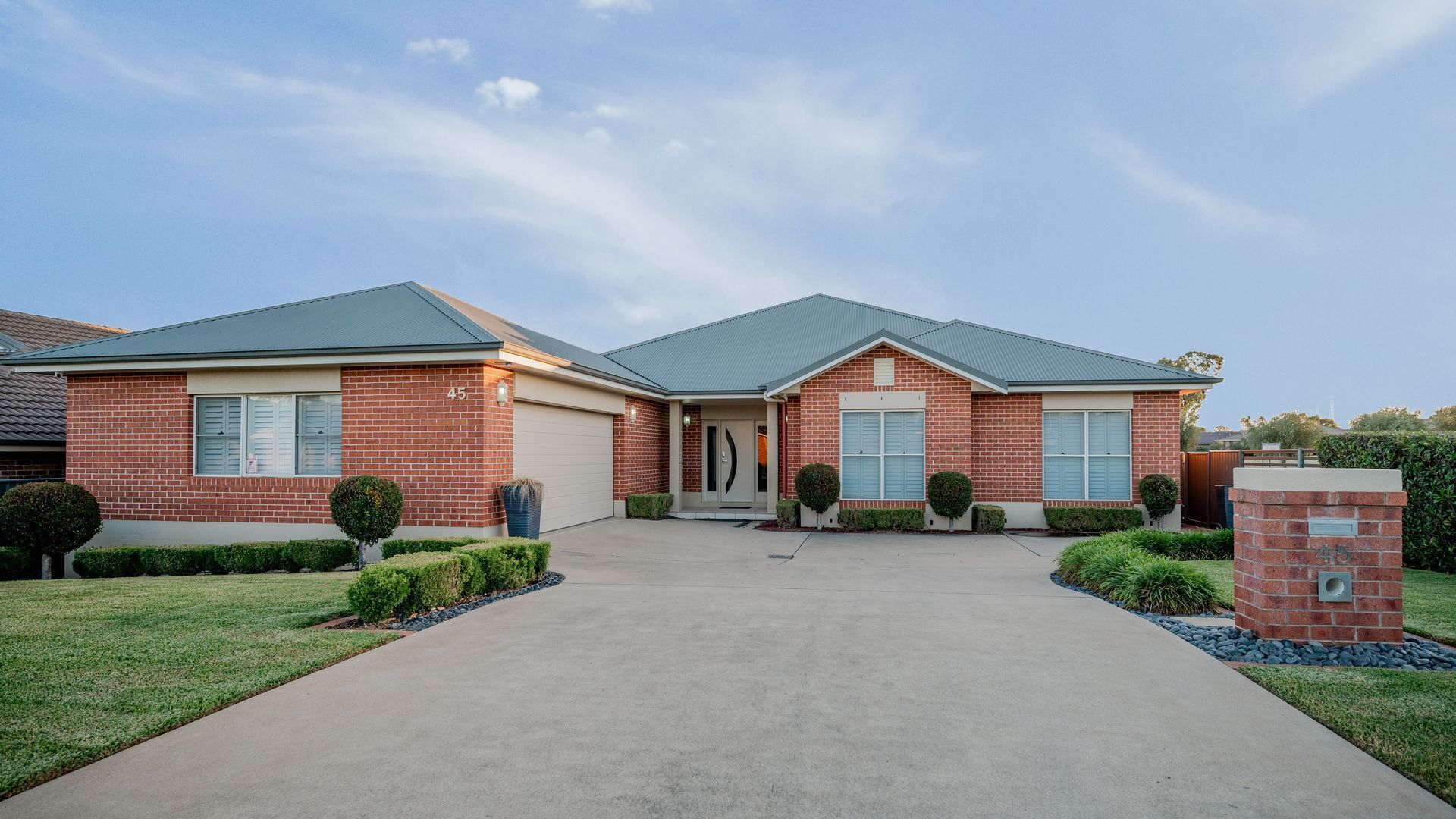 المنشأة من الخارج