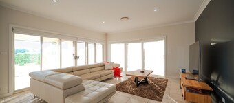 Golf Course Retreat – 4BR Family Home with Stunning Views