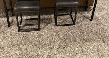 Walk to Fairgrounds & Hospital. Spacious 5BR Home Sleeps 10