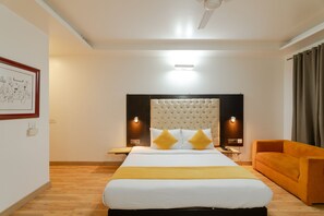Desk, laptop workspace, blackout drapes, free WiFi - First By JPM (New Delhi)