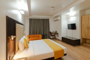 Desk, laptop workspace, blackout drapes, free WiFi - First By JPM (New Delhi)