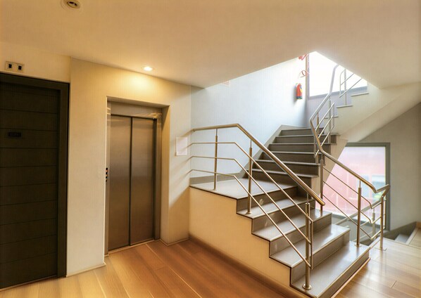 Deluxe Room | Interior - First By JPM (New Delhi)