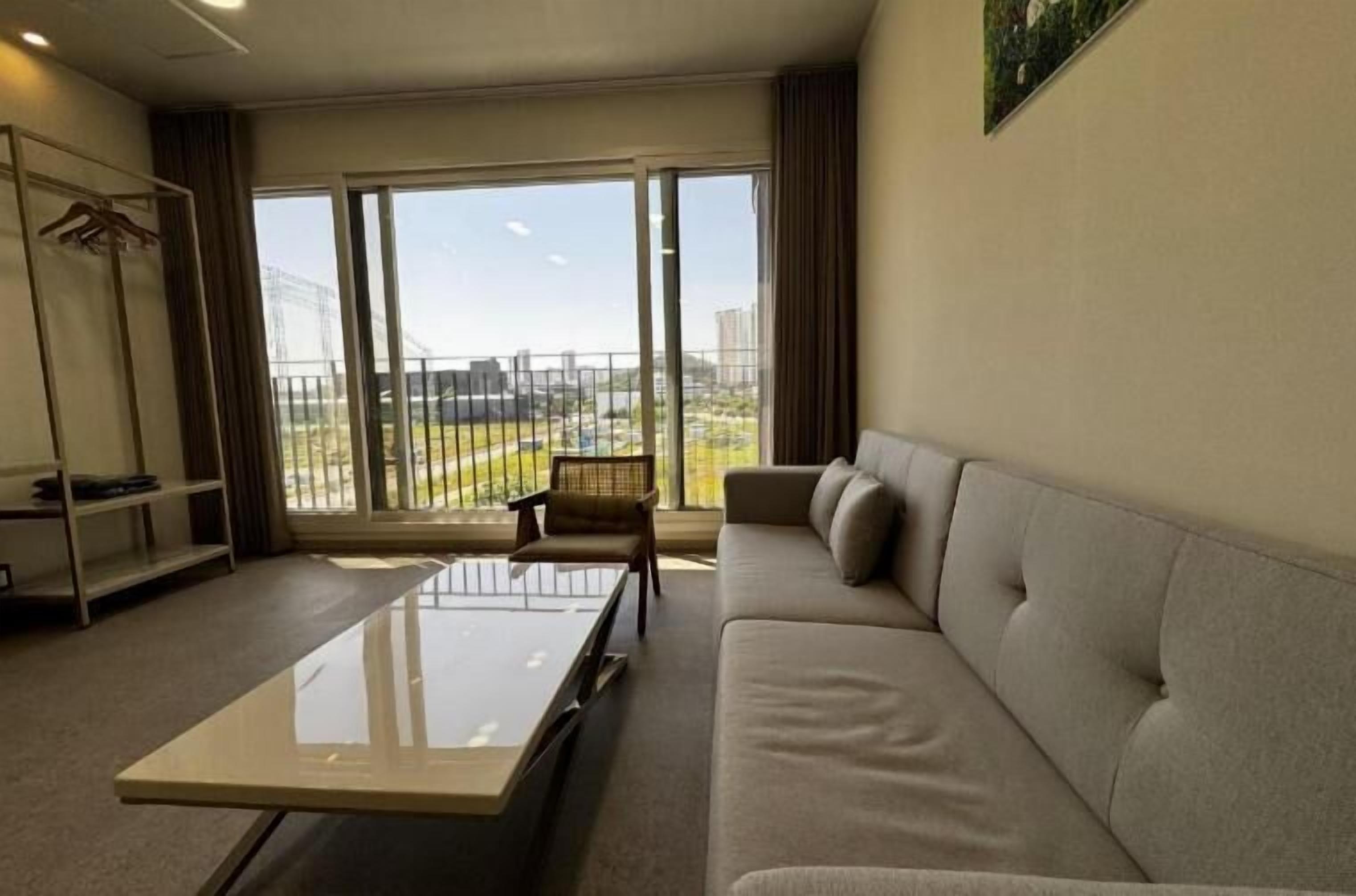 Junior Suite, Balcony, River View | Living area