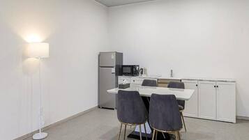 Deluxe-Zweibettzimmer, Flussblick | Speisen