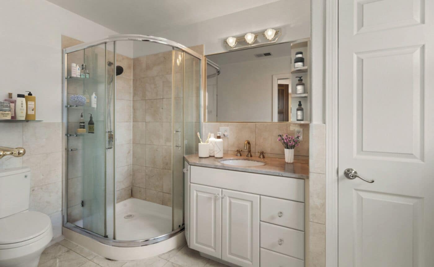 吹风机、毛巾、卫生纸