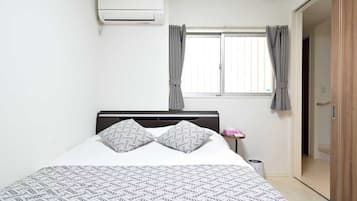 4 bedrooms, iron/ironing board, free WiFi, bed sheets