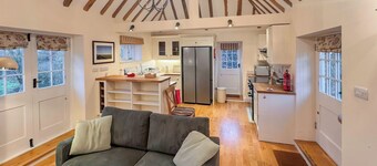 2 bedroom accommodation in Warehorne, Ashford