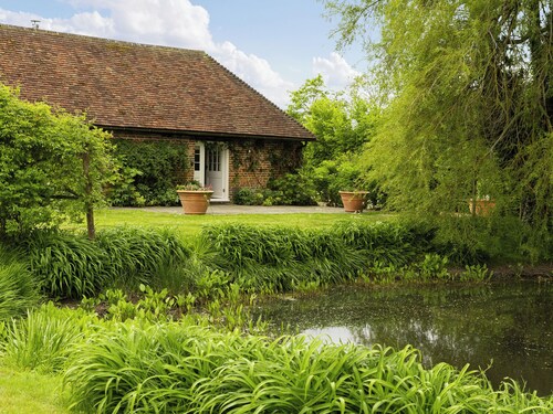 2 bedroom accommodation in Warehorne, Ashford