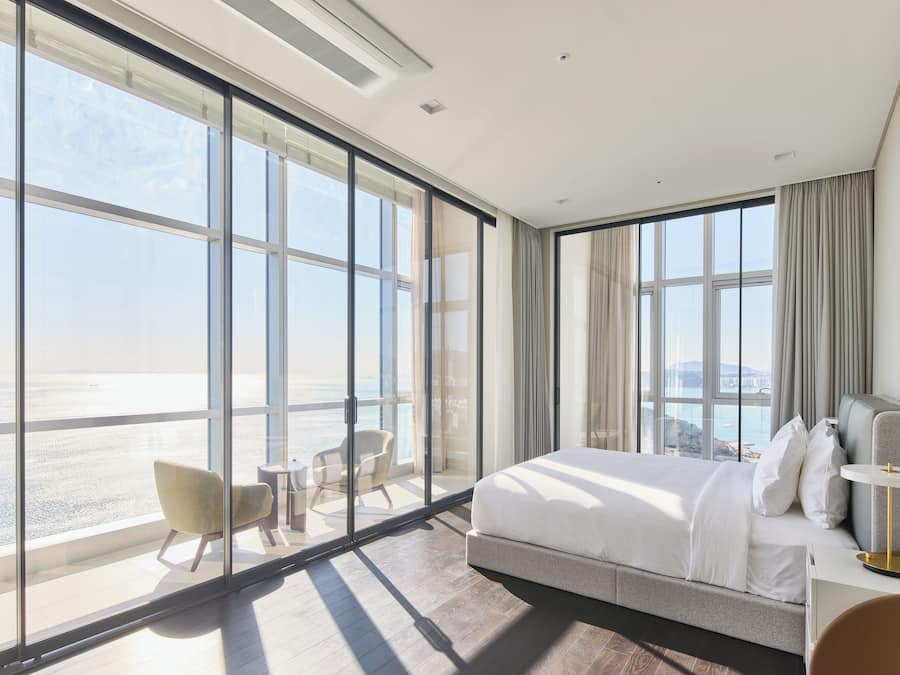 Presidential Suite (Ocean / 2 Doubles + Single) | Free WiFi