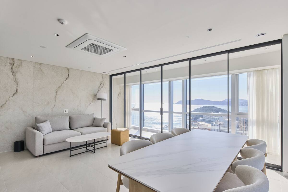 Premier Suite (Ocean / 2 Doubles) | Free WiFi