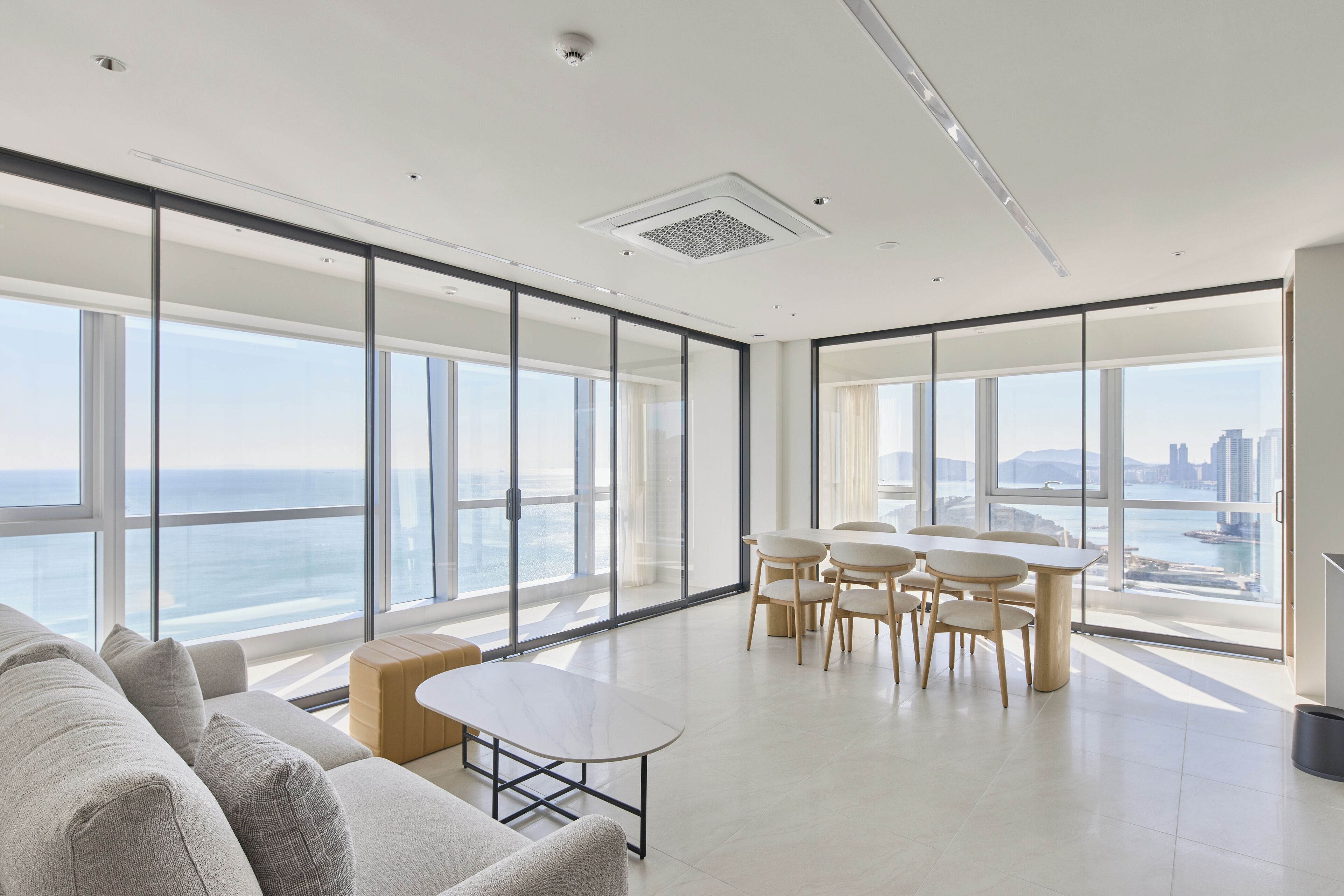 Premier Suite (Ocean / Double + 2 Singles) | Free WiFi