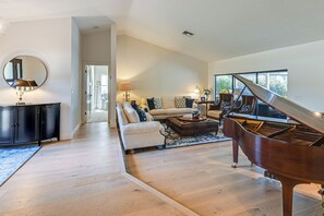 Televisio, kirjoja, stereot