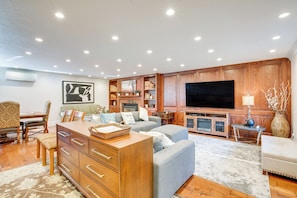 TV, fireplace - Beach and Skiing at Zephyr Cove house (Zephyr Cove)