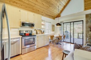 Interior - Private Dock on Lake Sinclair: All-Season Retreat (Eatonton)