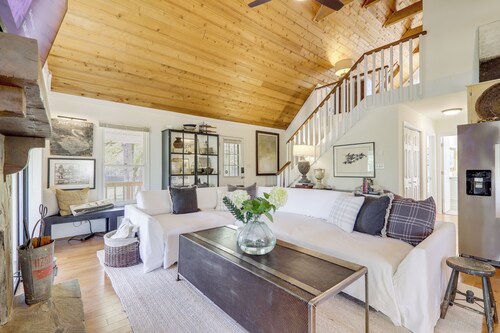 Private Dock on Lake Sinclair: All-Season Retreat