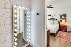 2 bedrooms, iron/ironing board, Internet, bed sheets - 6 Mi to Broadway: Nashville Townhome w/ Balcony! (Nashville)