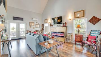 TV, fireplace