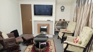 House, 1 Bedroom, Accessible, Smoking | Living room - Peterborough Nice House With Garden Free Parking (Peterborough)