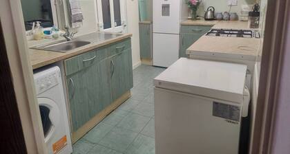 Peterborough Nice House With Garden Free Parking