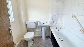 House, 1 Bedroom, Accessible, Smoking | Bathroom