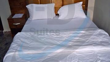 Dobbeltrom | Skrivebord, skrivebord for bærbar PC og wi-fi (inkludert)